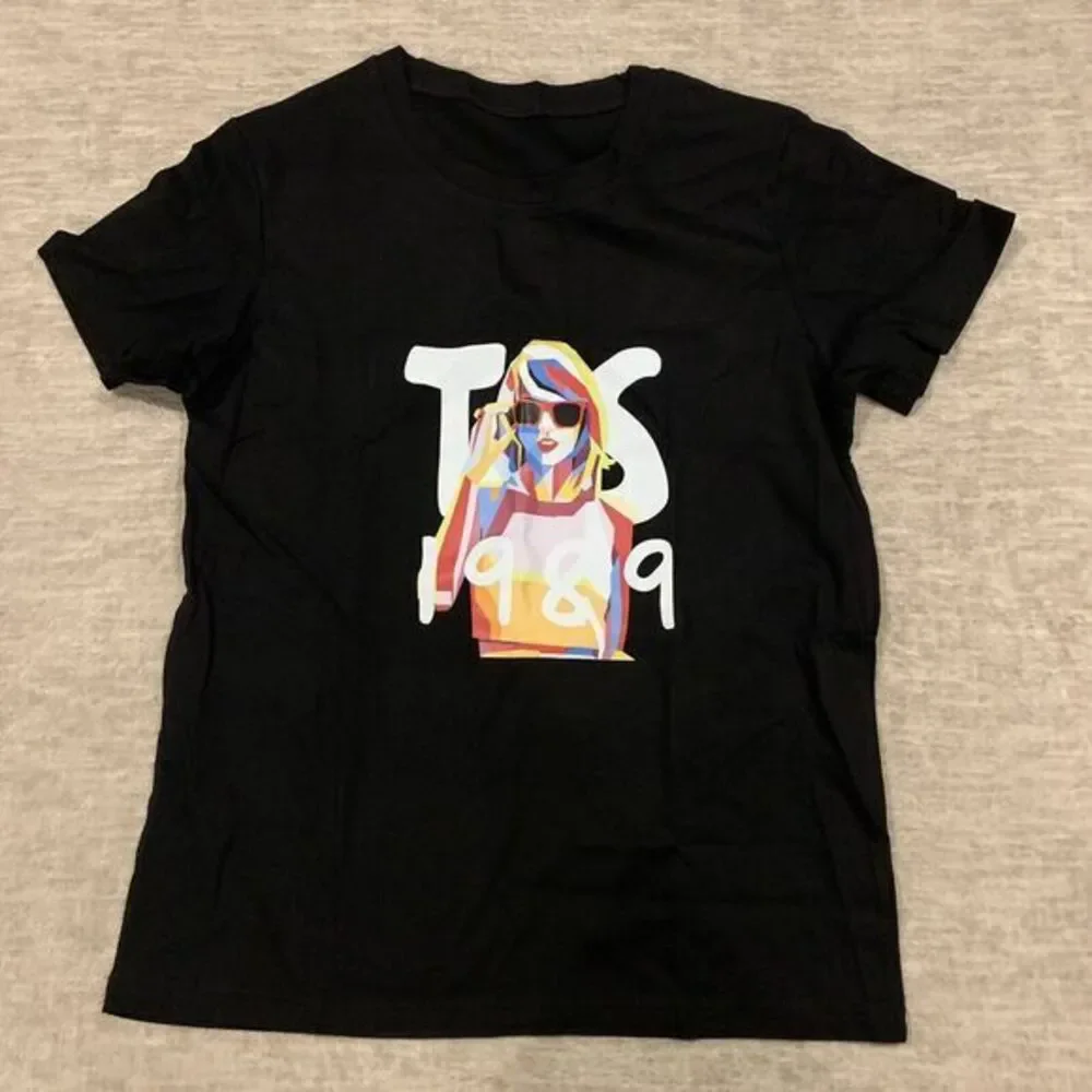 Cartoon Taylor Swift 1989 Heavy Cotton™ Tee‎
